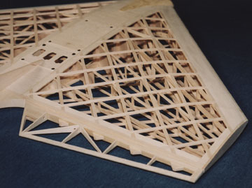 Thwing!'s wing having a lattice skin from balsa wood.